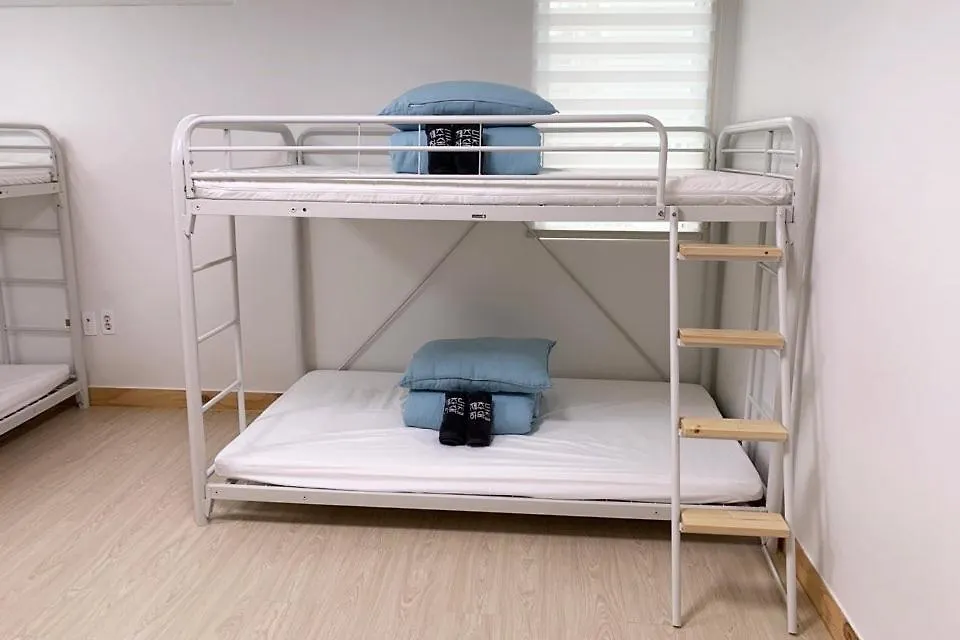 Jeju Guesthouse Togŭnnae