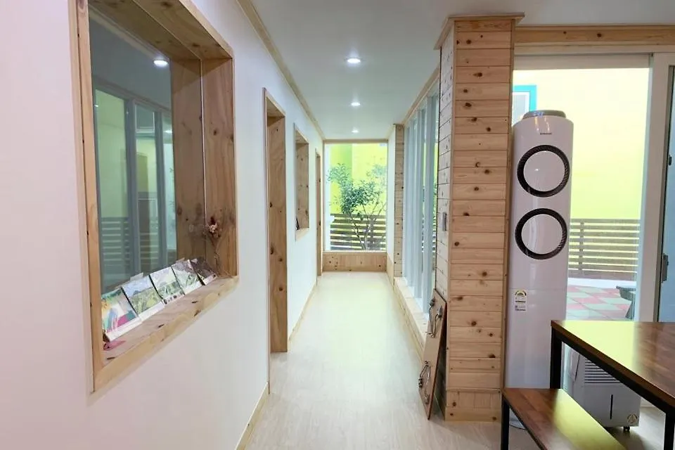 Jeju Guesthouse Togŭnnae 2*,
